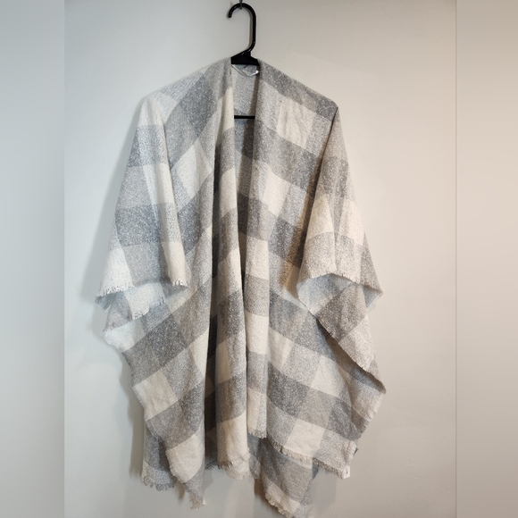 NWT old navy women's wrap stole grey plaid poncho sweater OSFM - Picture 1 of 4